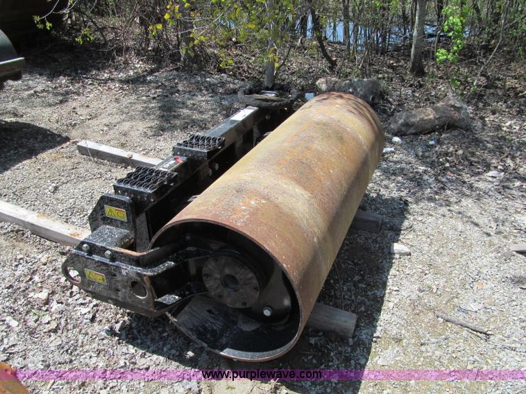 image for item G2983 Caterpillar CV16B vibratory roller