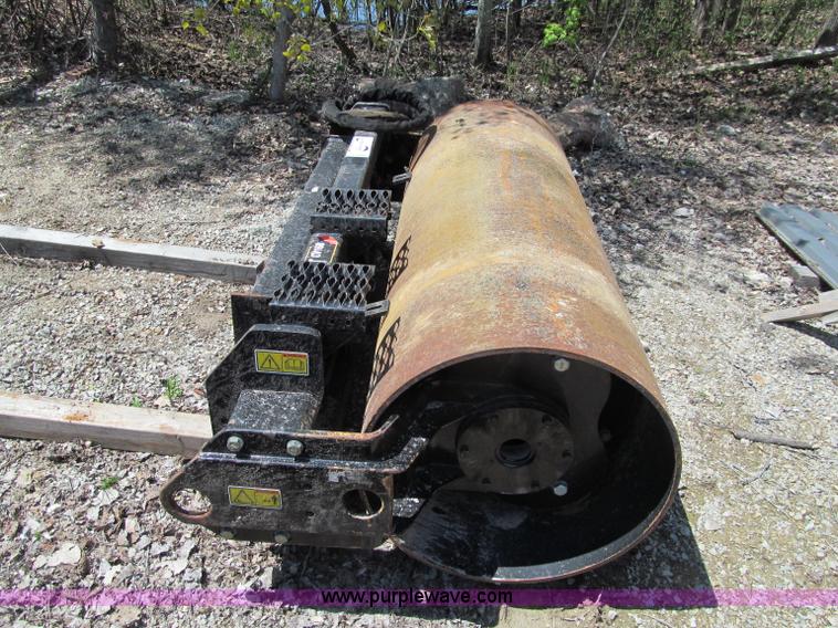 image for item G2983 Caterpillar CV16B vibratory roller