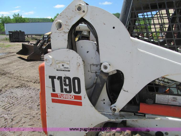 image for item G8692 2005 Bobcat T190 skid steer