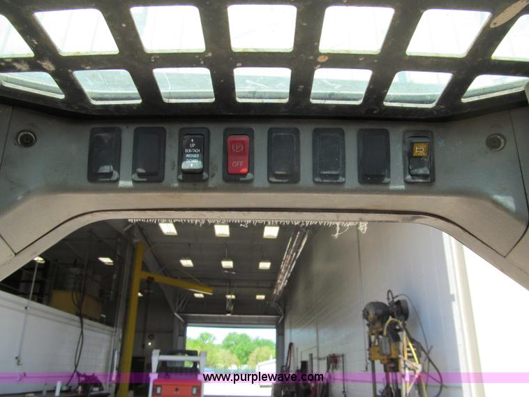 image for item G8692 2005 Bobcat T190 skid steer