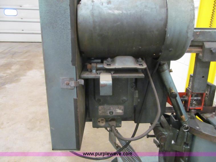 Ellis 1600 band saw in Winona, MN Item G8731 sold Purple Wave