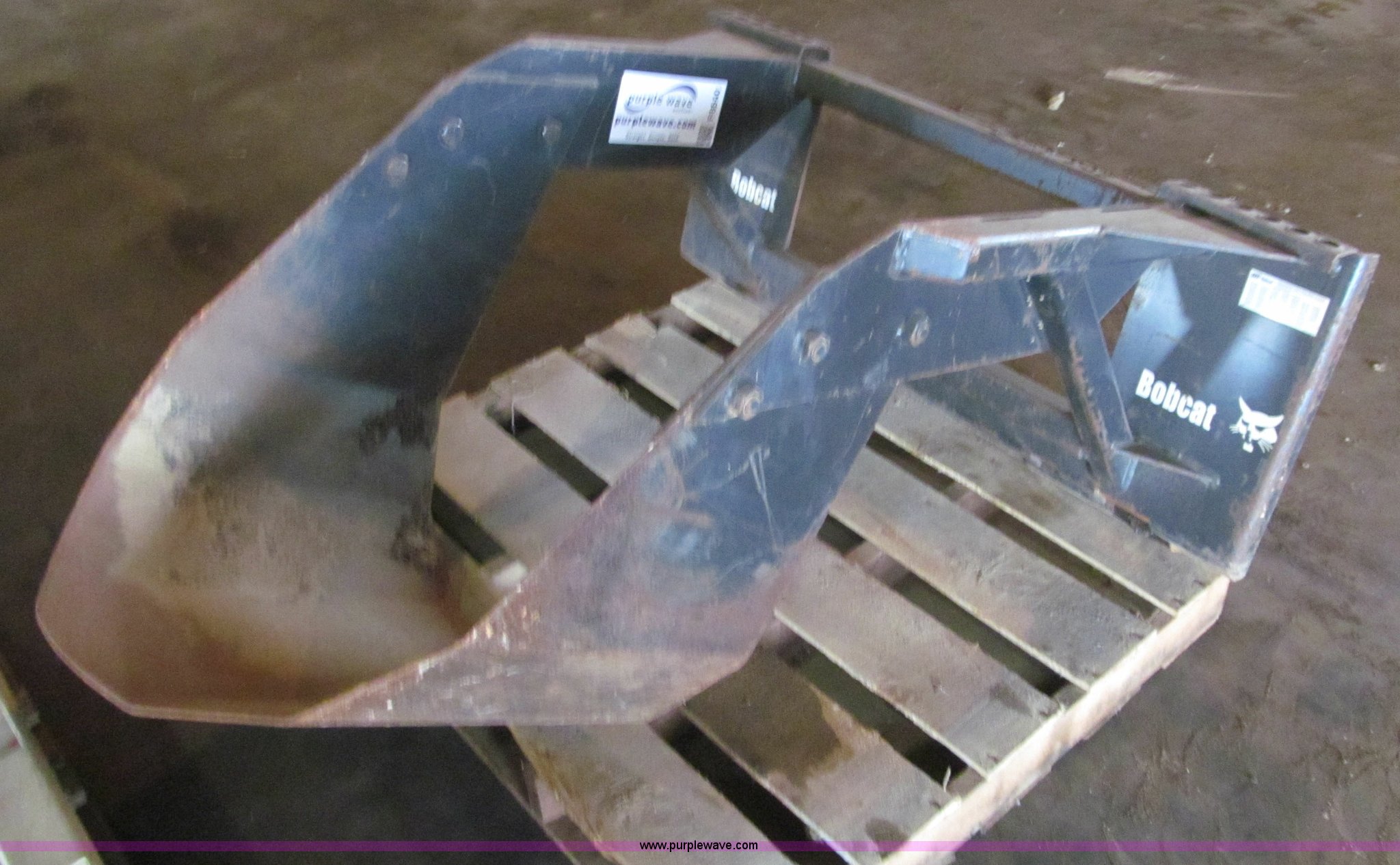 Bobcat skid steer U blade in Winona, MN Item F8540 sold Purple Wave