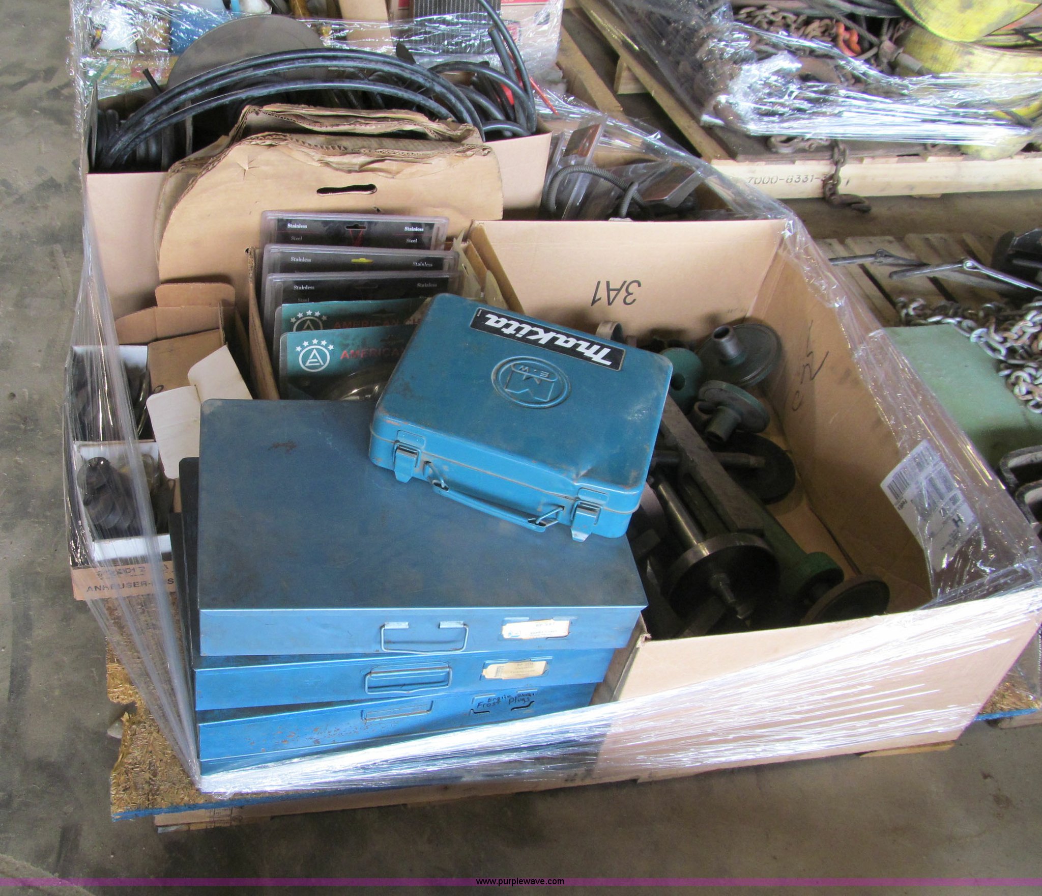 Assorted truck parts in Winona, MN Item F8564 sold Purple Wave