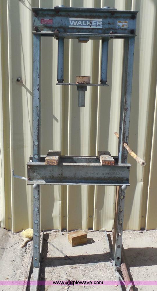 Walker 25 ton hydraulic press in Ulysses, KS Item AD9245 sold