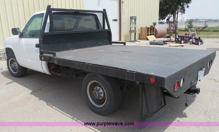 image for item H3124 1988 GMC Sierra 3500 SLE flatbed truck