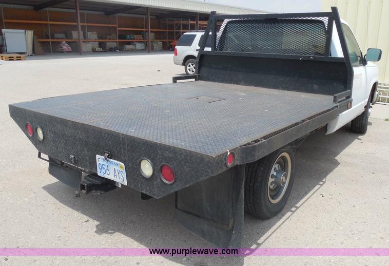 image for item H3124 1988 GMC Sierra 3500 SLE flatbed truck