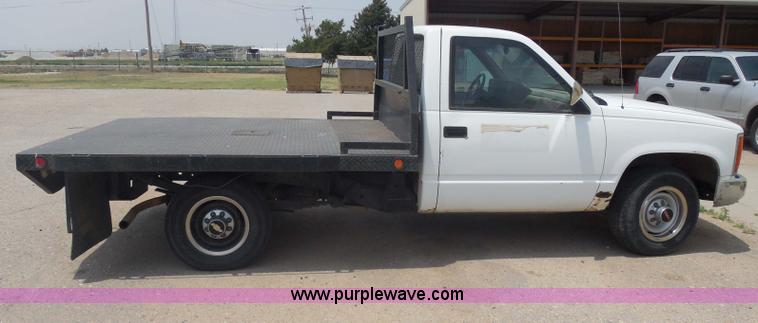 image for item H3124 1988 GMC Sierra 3500 SLE flatbed truck