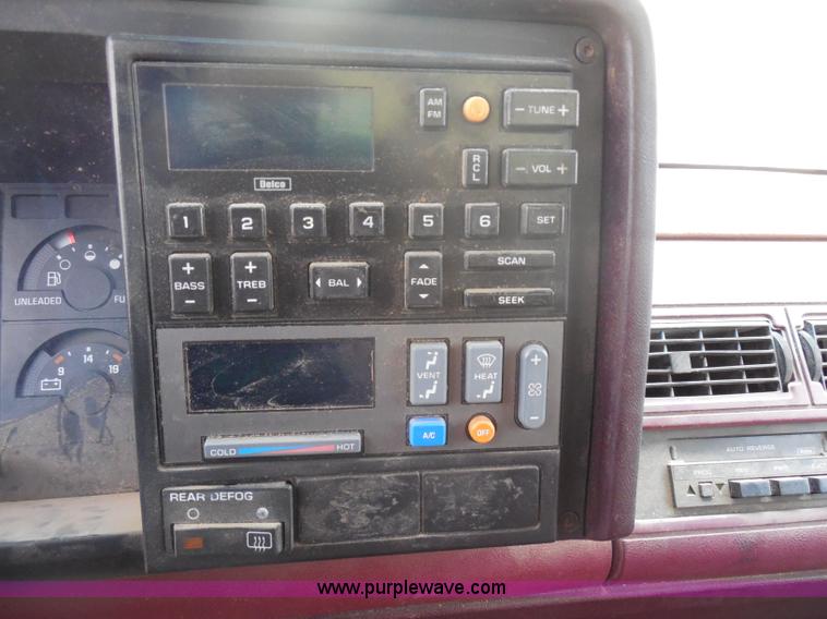 image for item H3124 1988 GMC Sierra 3500 SLE flatbed truck