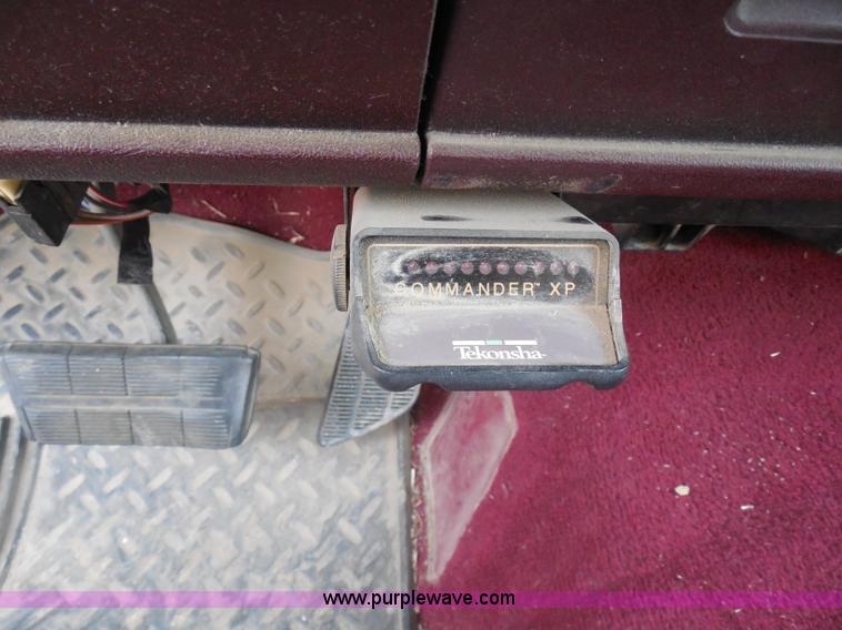 image for item H3124 1988 GMC Sierra 3500 SLE flatbed truck