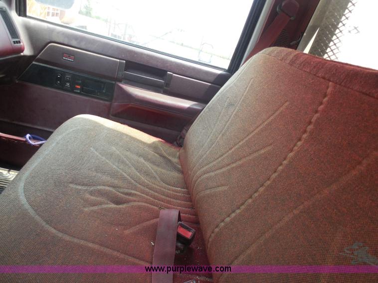 image for item H3124 1988 GMC Sierra 3500 SLE flatbed truck