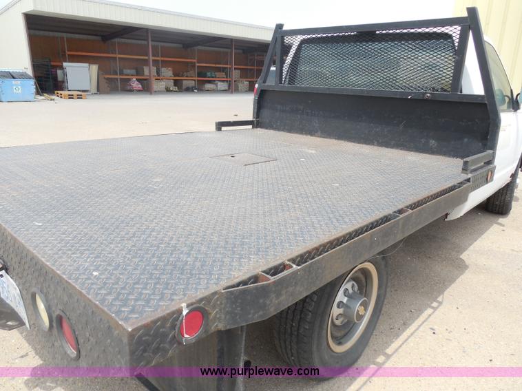 image for item H3124 1988 GMC Sierra 3500 SLE flatbed truck
