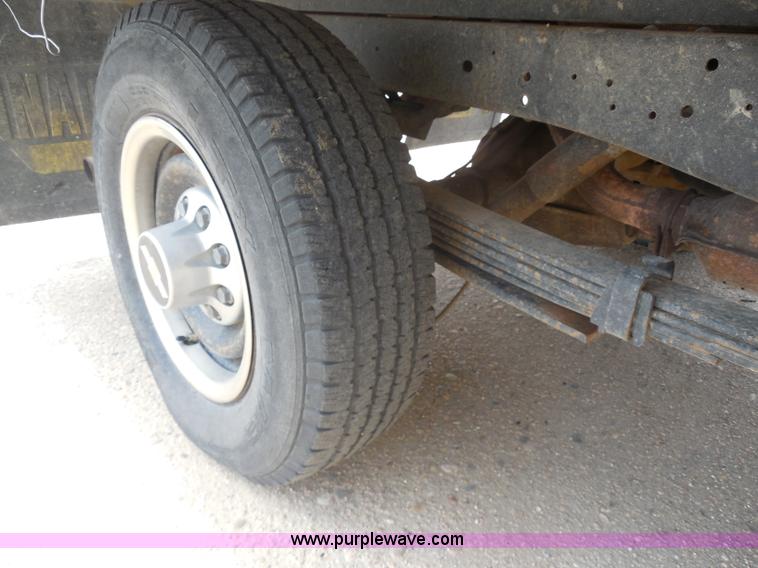 image for item H3124 1988 GMC Sierra 3500 SLE flatbed truck