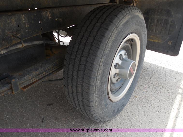 image for item H3124 1988 GMC Sierra 3500 SLE flatbed truck