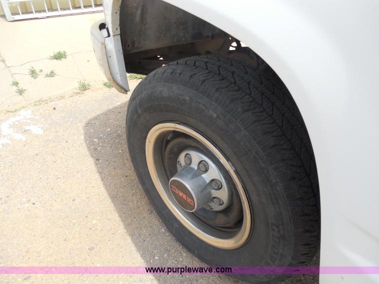 image for item H3124 1988 GMC Sierra 3500 SLE flatbed truck