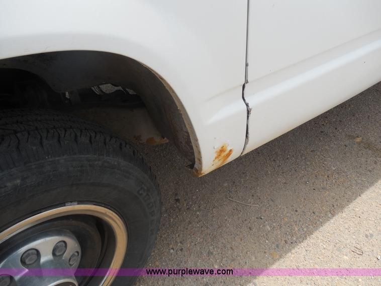 image for item H3124 1988 GMC Sierra 3500 SLE flatbed truck