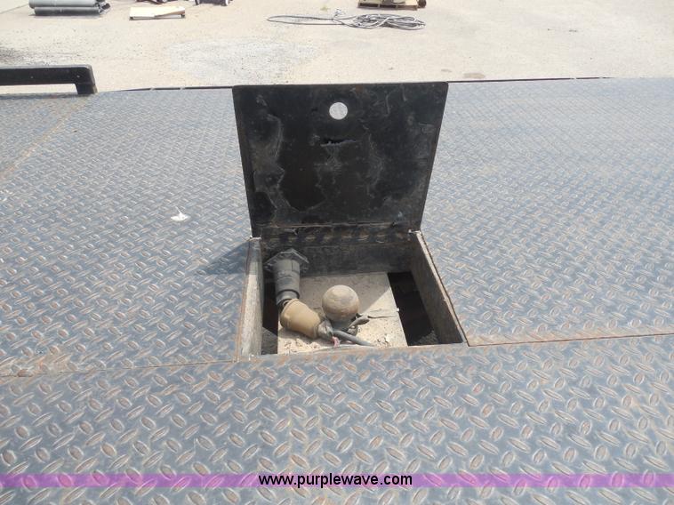 image for item H3124 1988 GMC Sierra 3500 SLE flatbed truck