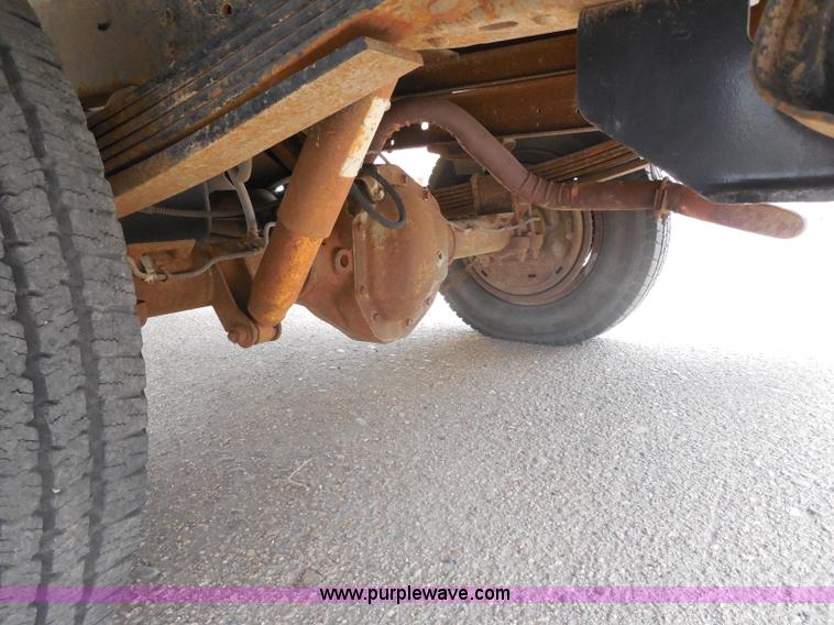 image for item H3124 1988 GMC Sierra 3500 SLE flatbed truck