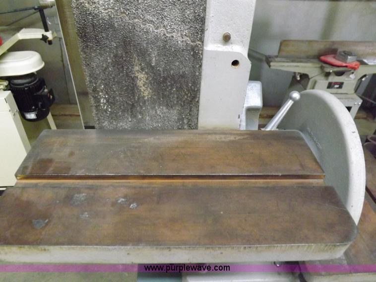 image for item H7087 Delta sanding machine