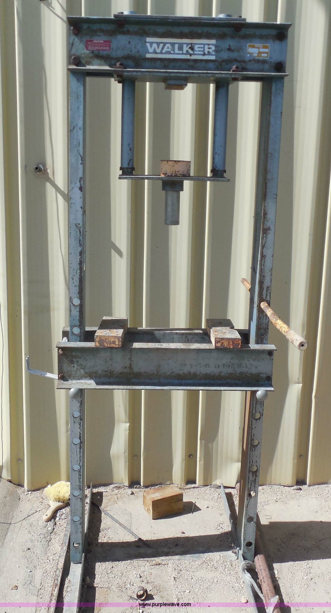 Walker 25 ton hydraulic press in Ulysses, KS Item AD9245 sold