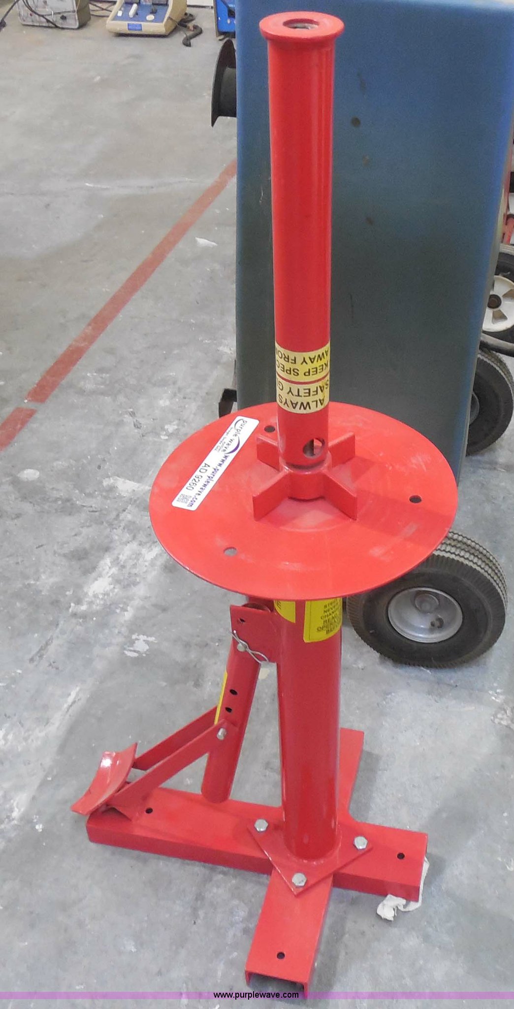 Oregon manual tire changer in Ulysses, KS Item AD9260 sold Purple Wave