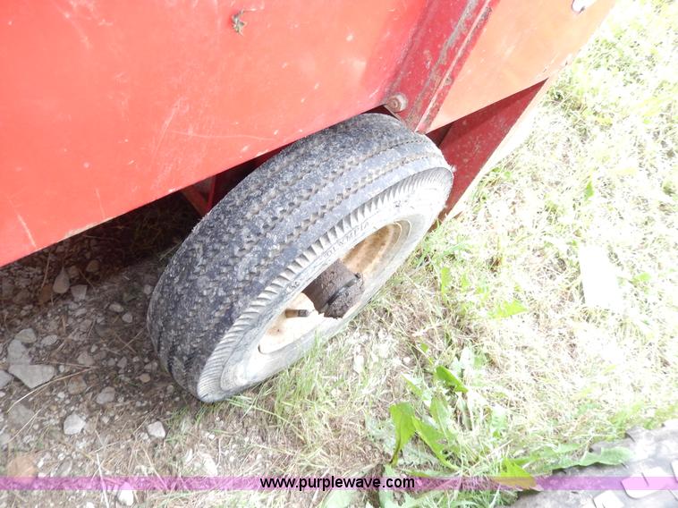 image for item AA9910 Gehl Hi-Throw silage blower