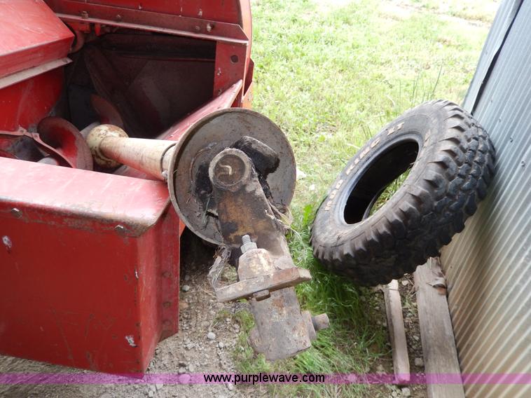 image for item AA9910 Gehl Hi-Throw silage blower