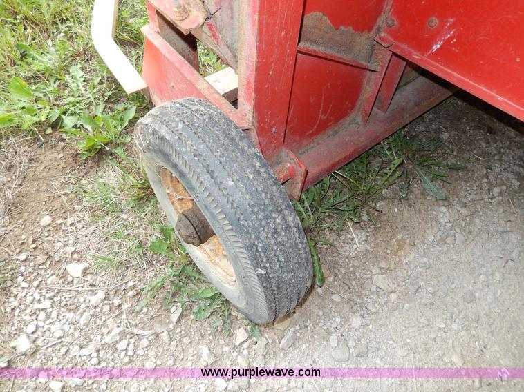 image for item AA9910 Gehl Hi-Throw silage blower