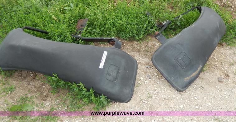 image for item AA9915 (2) John Deere fenders