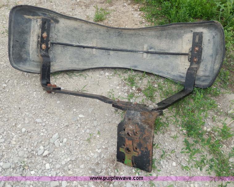 image for item AA9915 (2) John Deere fenders