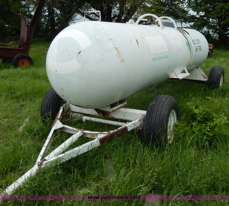 image for item D4784 1,000 gallon anhydrous tank