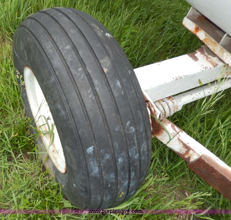 image for item D4784 1,000 gallon anhydrous tank
