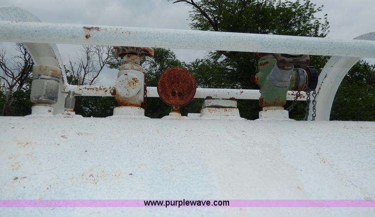 image for item D4784 1,000 gallon anhydrous tank