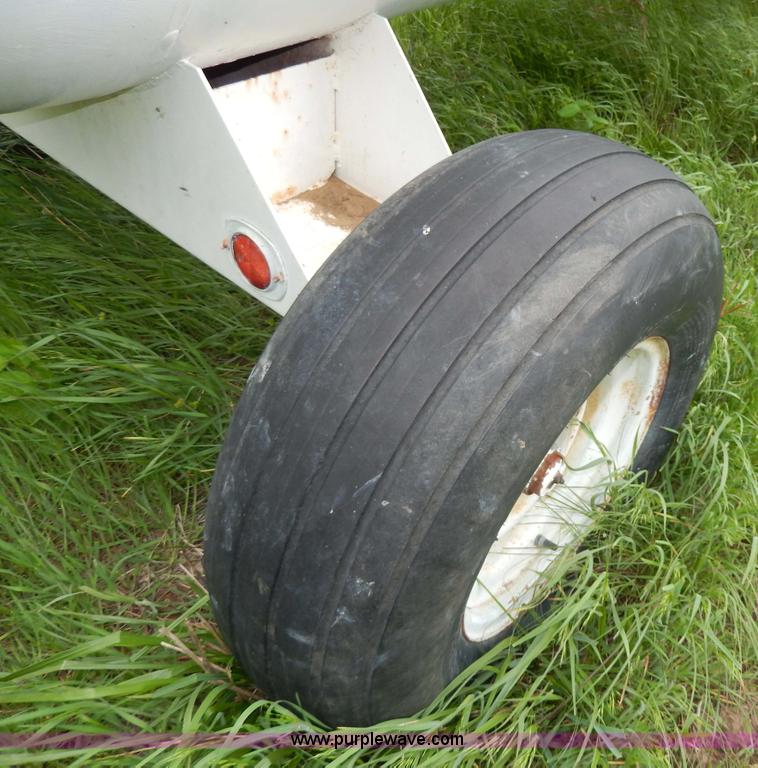 image for item D4784 1,000 gallon anhydrous tank