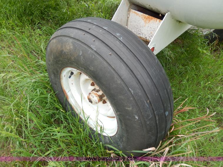 image for item D4784 1,000 gallon anhydrous tank