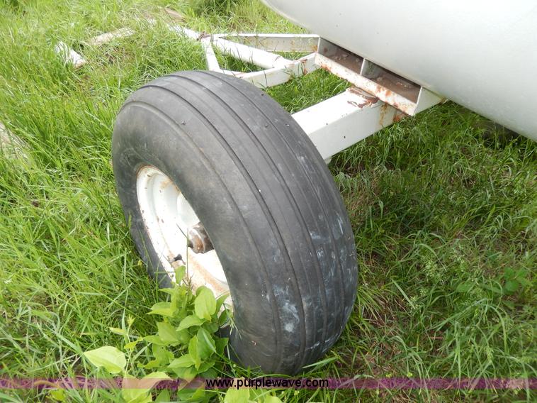 image for item D4784 1,000 gallon anhydrous tank