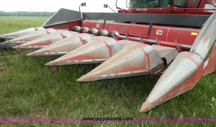 image for item D4785 1998 Case IH 1063 corn head