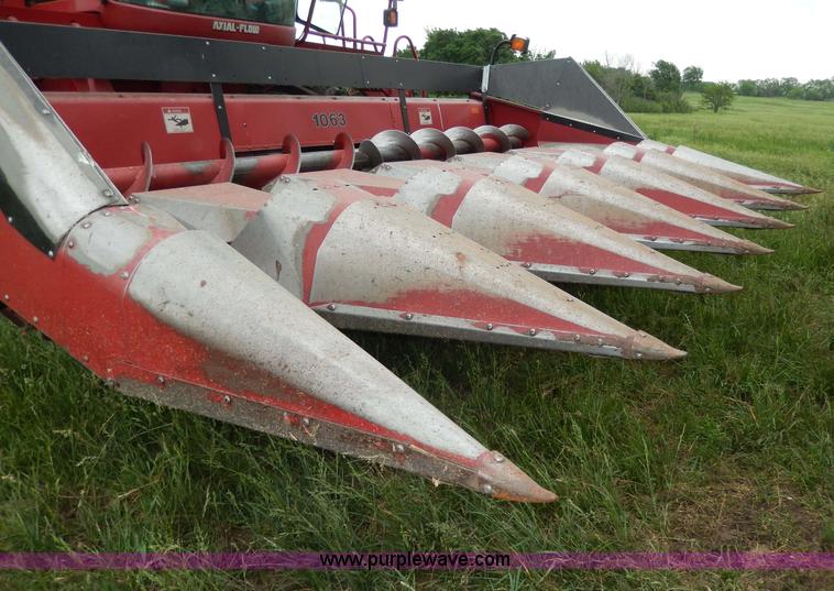 image for item D4785 1998 Case IH 1063 corn head