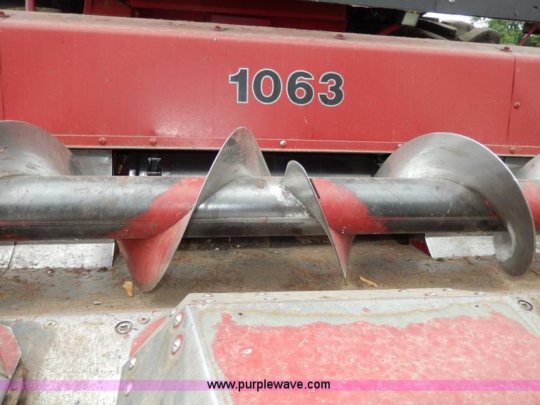 image for item D4785 1998 Case IH 1063 corn head