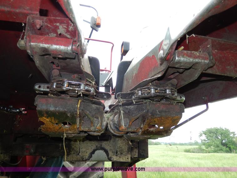 image for item D4785 1998 Case IH 1063 corn head