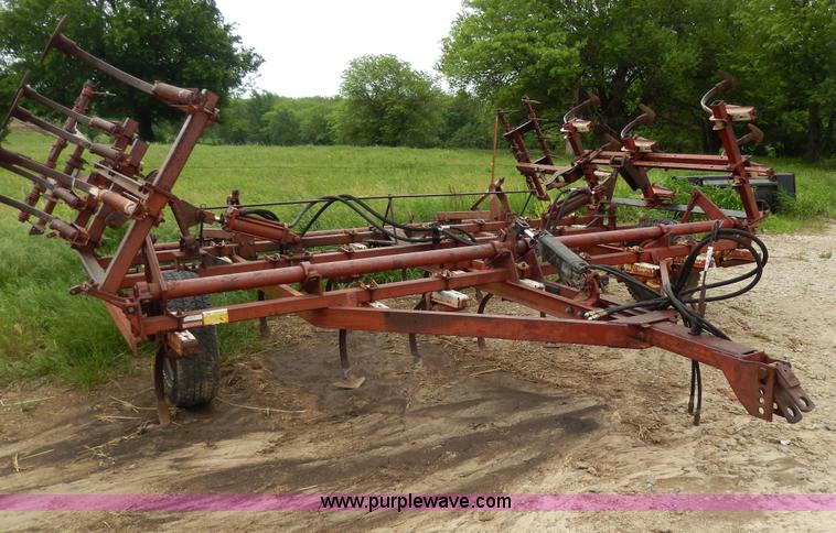 image for item D4787 International 18' field cultivator