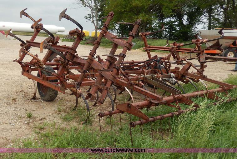 image for item D4787 International 18' field cultivator