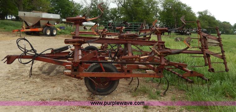 image for item D4787 International 18' field cultivator