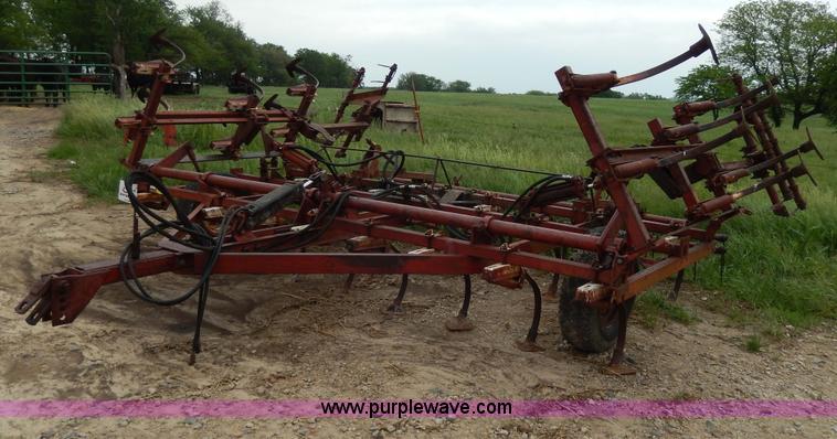 image for item D4787 International 18' field cultivator