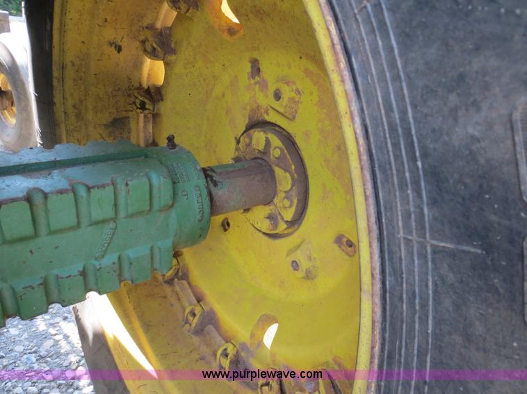 image for item D5872 1979 John Deere 4640 tractor