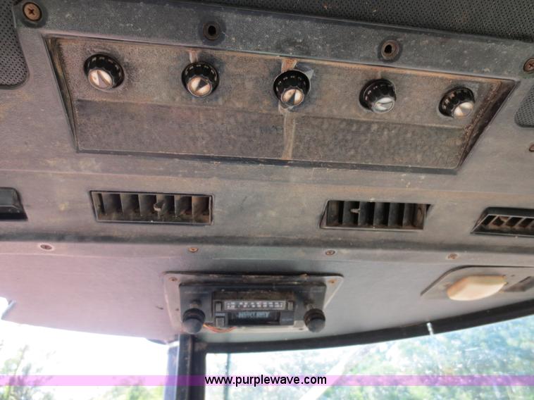 image for item D5872 1979 John Deere 4640 tractor