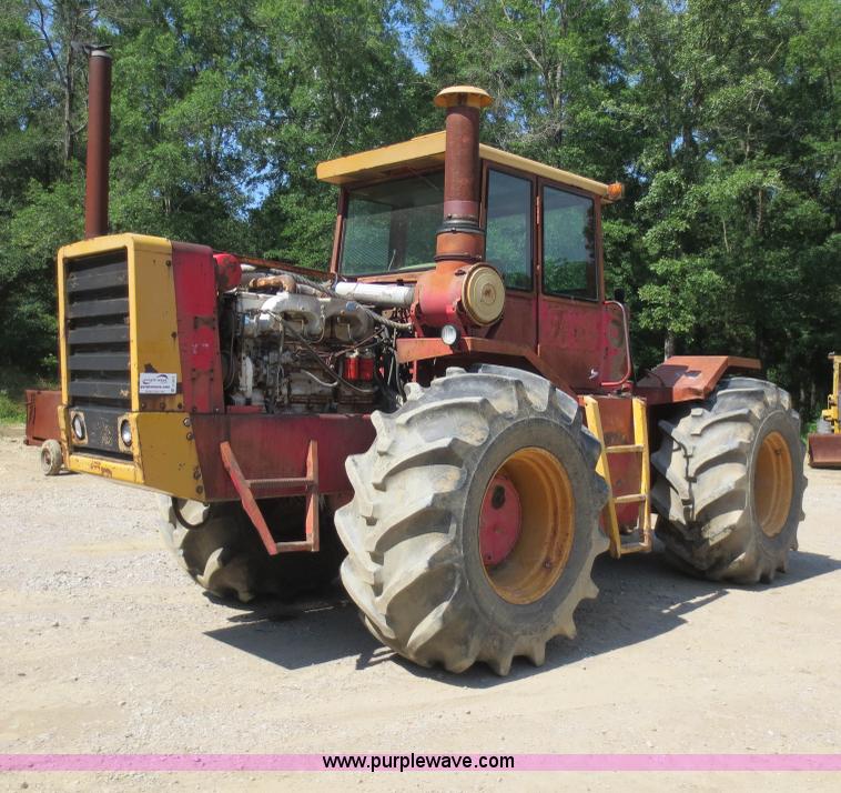 image for item D5873 1977 Versatile 850 4WD tractor