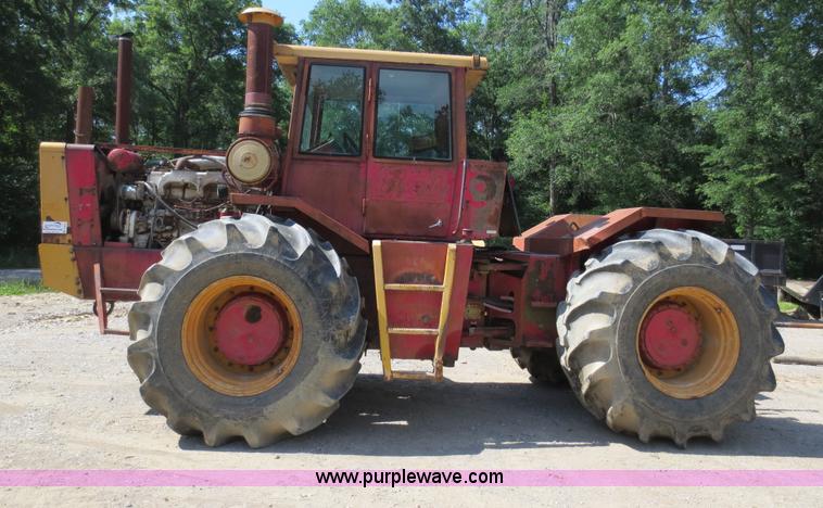 image for item D5873 1977 Versatile 850 4WD tractor