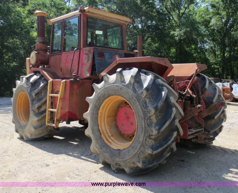 image for item D5873 1977 Versatile 850 4WD tractor