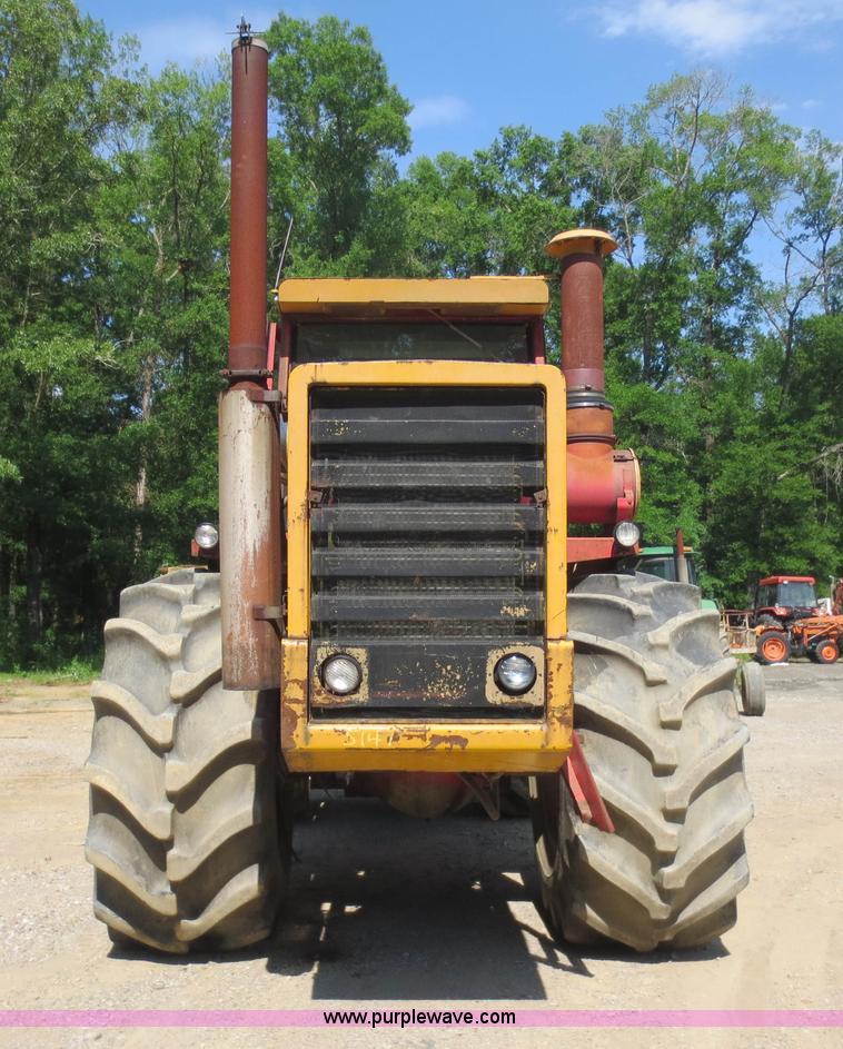 image for item D5873 1977 Versatile 850 4WD tractor