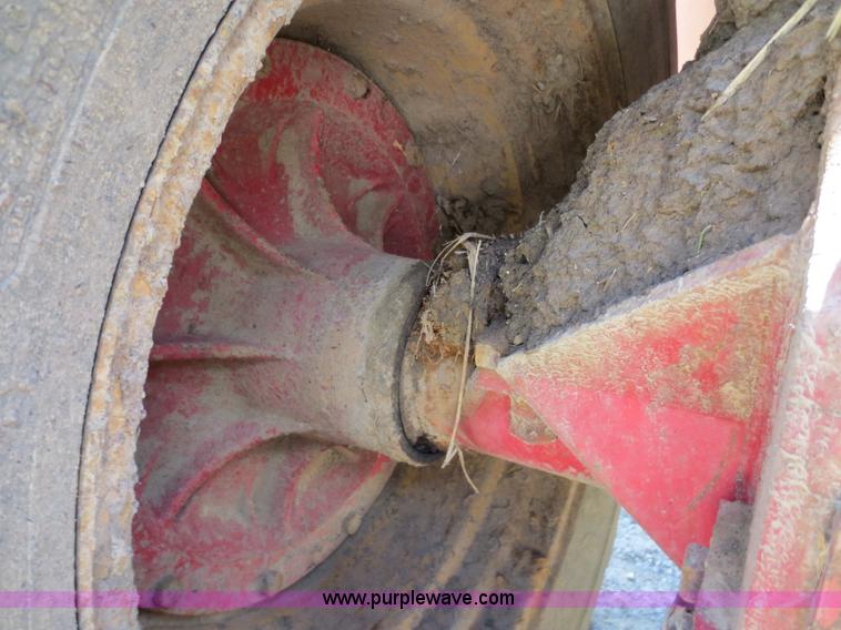 image for item D5873 1977 Versatile 850 4WD tractor